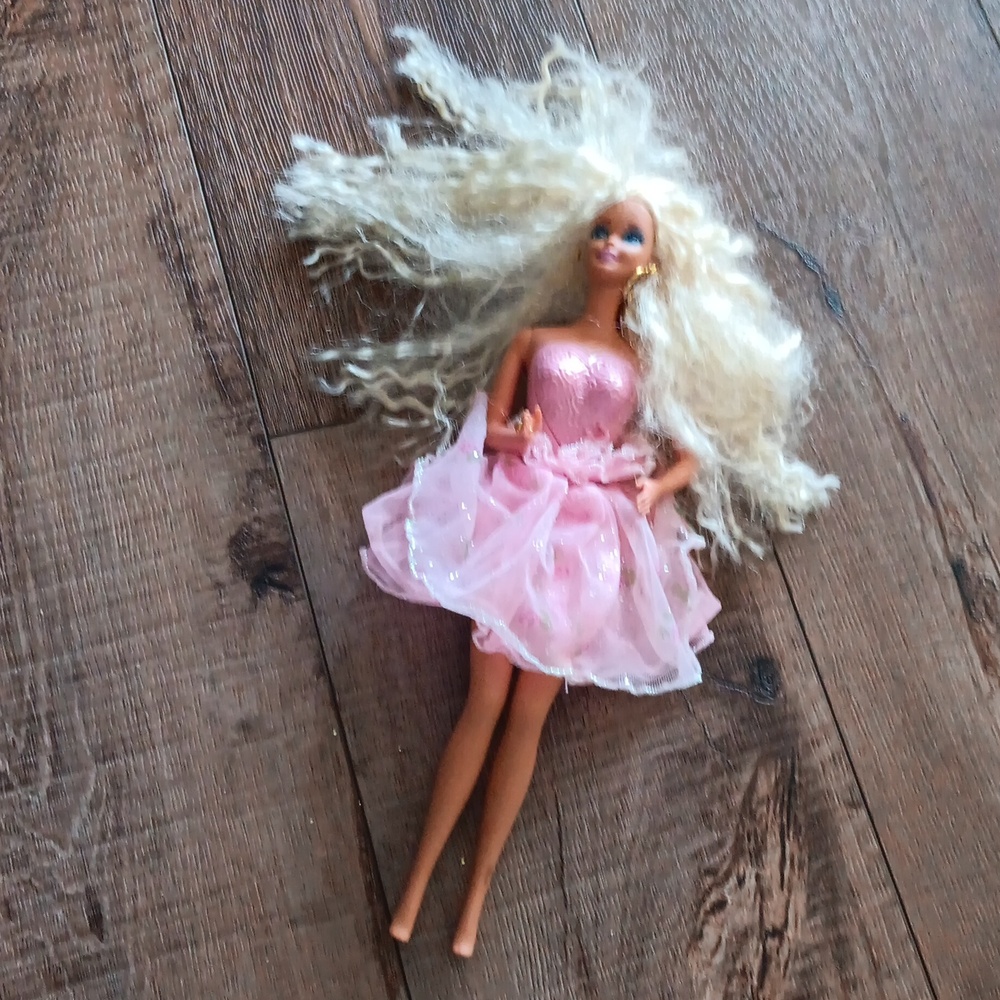 Locket Surprise Barbie